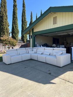 POVISON Sectional Sofa β 3 Power Recliners β Like New β $950
