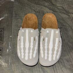 New Skeleton Slides Size 11.5 Men’s 