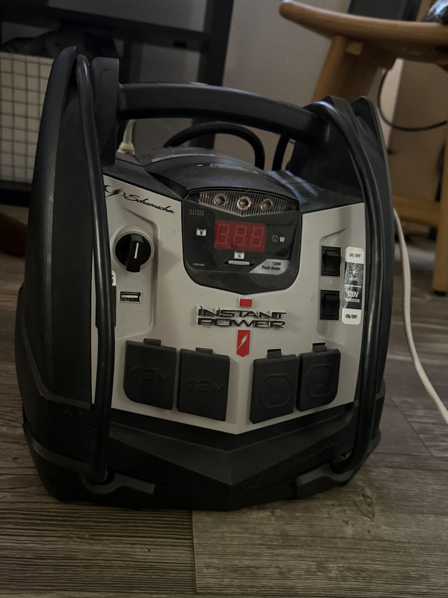 Schumacher Electric 1200 -Amp 12 -Volt Portable Car Battery Jump Starter with Digital Display