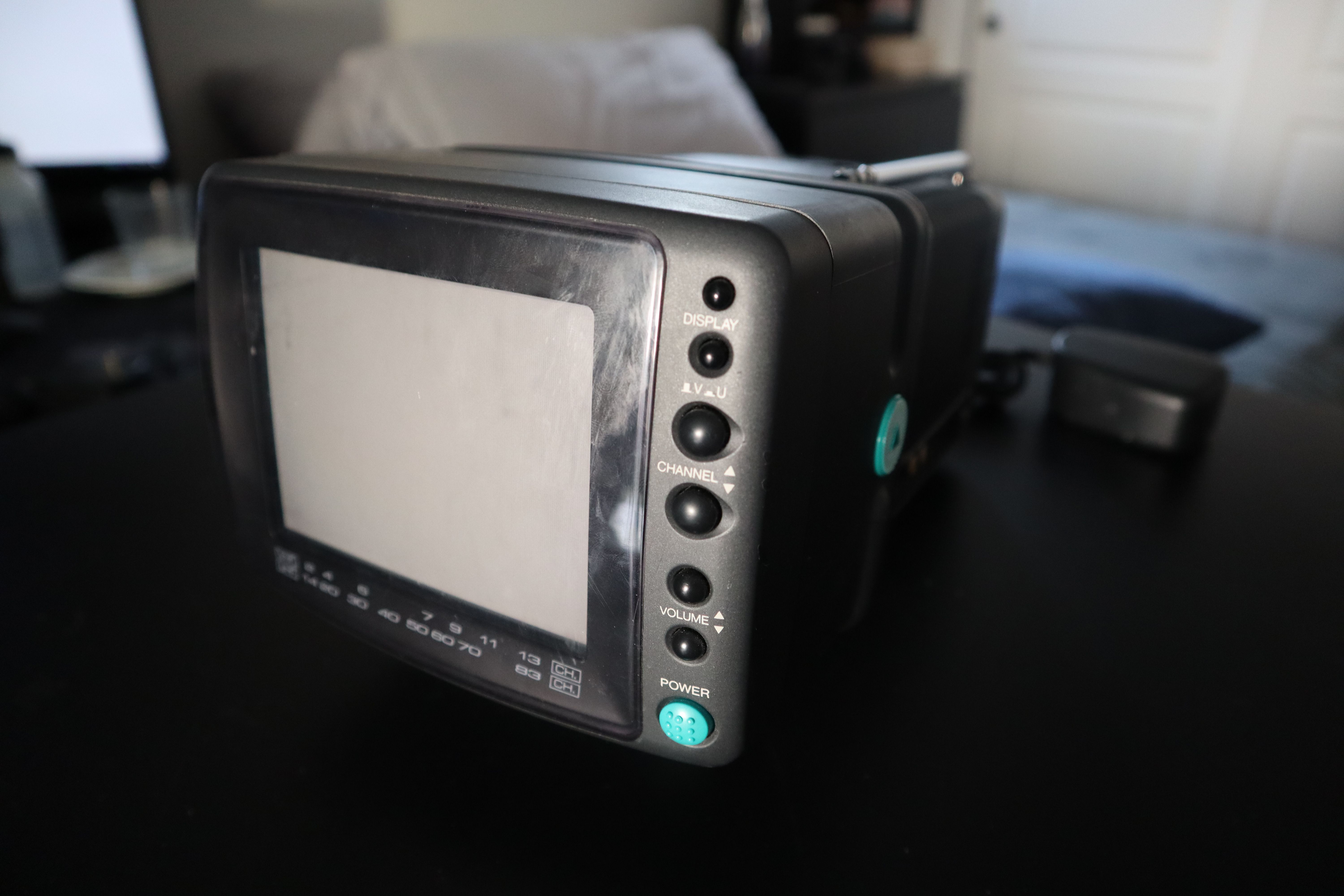 Magnavox 5 inch color CRT tv, desktop retro gaming tv