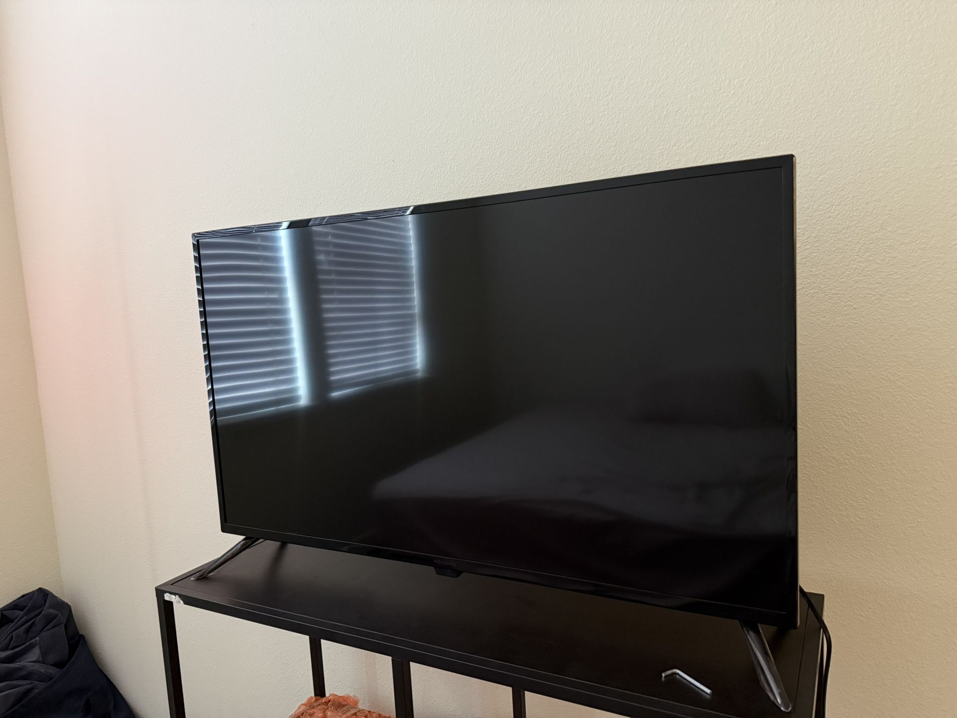 Insignia 42'' TV
