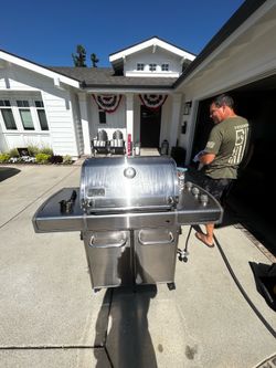 Genesis Gas Grill (Silver Series, 3-Burner w/ Infrared Sear) — NEGOTIATE PRICE/BEST OFFER. DELIVERY AVAILABLE!