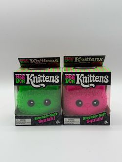 PAIR OF PINK & GREEN Needoh KNITTENS Sweater  Soft Squishy Squishmas 🩷 🐱 💚
