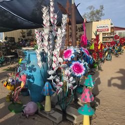 🌷Beautiful pieces that make your space feel fresh🐞Imported metal art🌵POTS