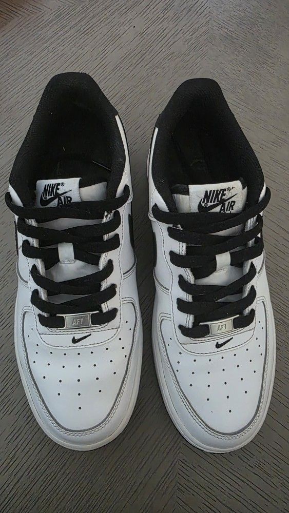 Boys Nike Air Force Size 7