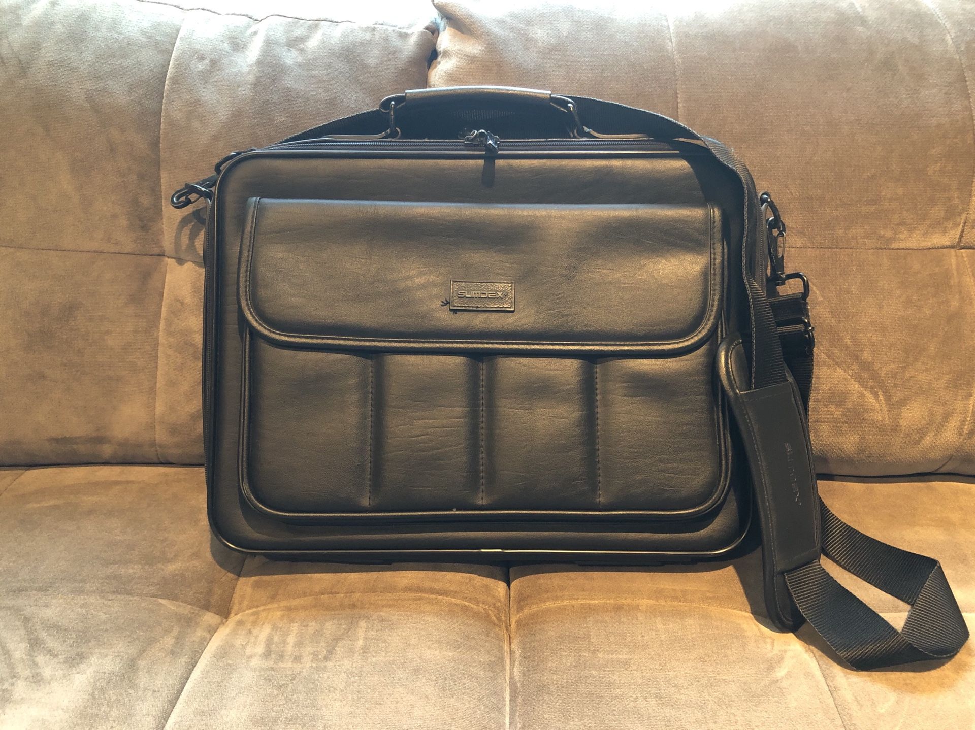 Sumdex 17” Leather Laptop Shoulder Bag