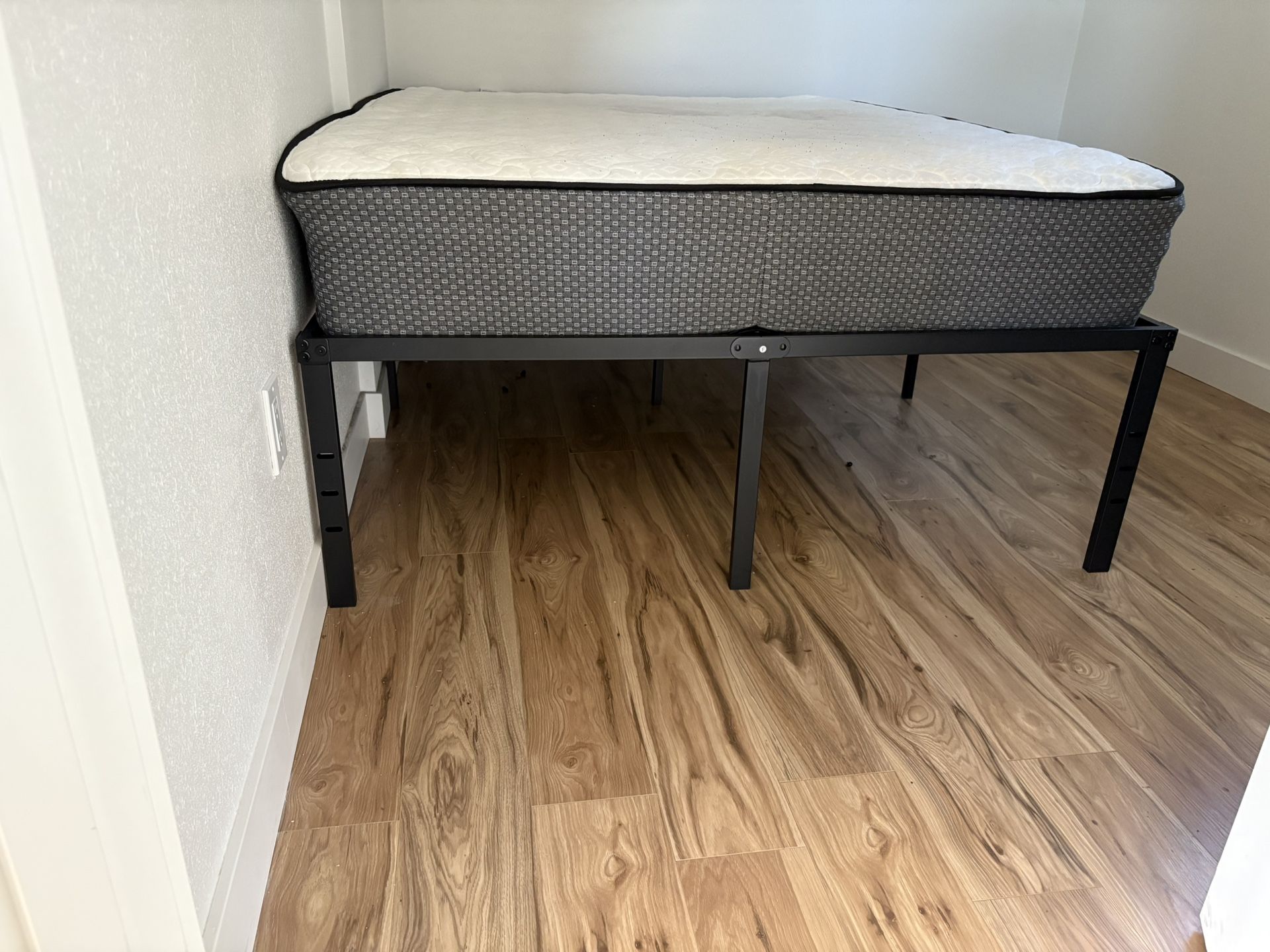 Queen Bed With Bed Frame