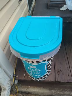 Ruler of the House Food Storage Container