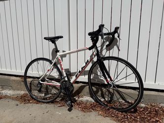Fuji Newest 1.0 Commuter Road bike 🚴‍♂️