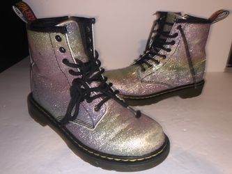 Kids DR MARTENS size 2 boots pre owned