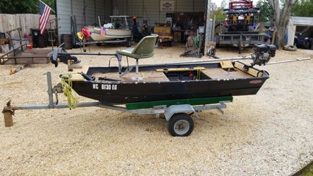 Jon boat 10ft with mud skimmer for Sale in Fayetteville, NC - OfferUp