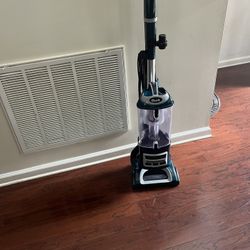 Shark Navigator Professional LiftAway Vaccum Cleaner 