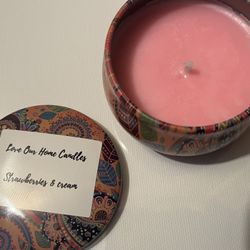 Love Our Home Candles - Strawberries & Cream 