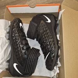 Nike Men's Force Savage Pro 2 Mid Football Cleats