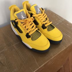 Jordan 4s retro thunders 