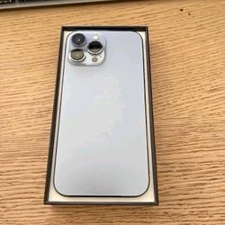 Apple   Phone   13  Pro Max. I 