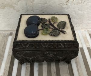 Small trinket box