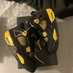 Air Jordan 4 Thunder size 8