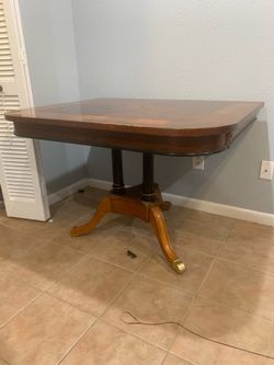 Duncan Phyfe style double-pedestal dining table