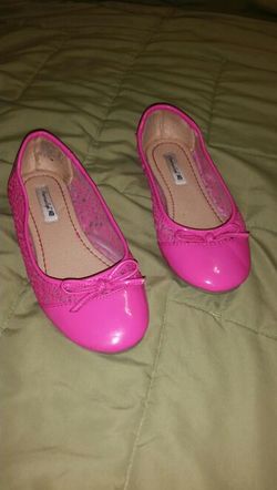 America Eagle size 2 kids flats.