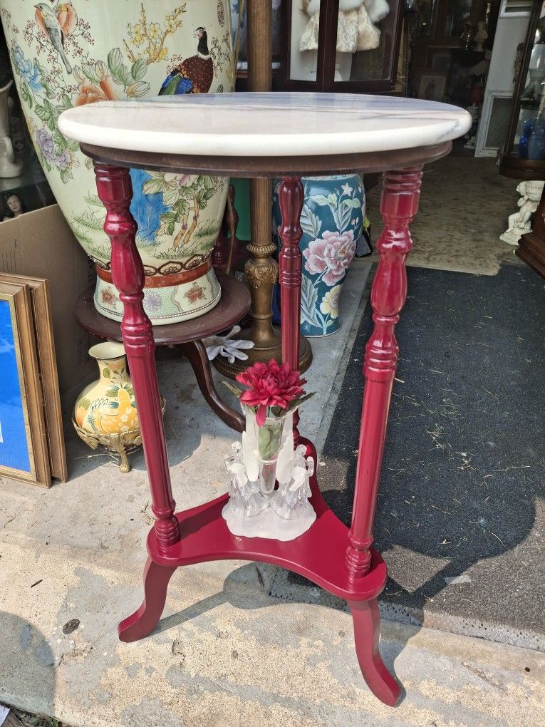 SUPER NEAT LOOKING, MARBLE TOP TABLE GREAT CONDITION