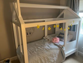 Crate & Barrel Kids House Bed + Mattress – Excellent Condition
