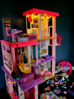 Barbie dream house and 1000 accessories