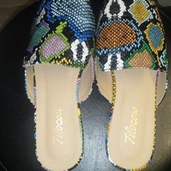 Tilocow Slides Size 8, In Like New Condition 