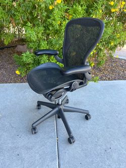 Herman Miller Aeron size B ( can deliver for $10 )