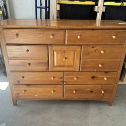 Thomasville Impressions Solid Wood 9 Drawer Dresser