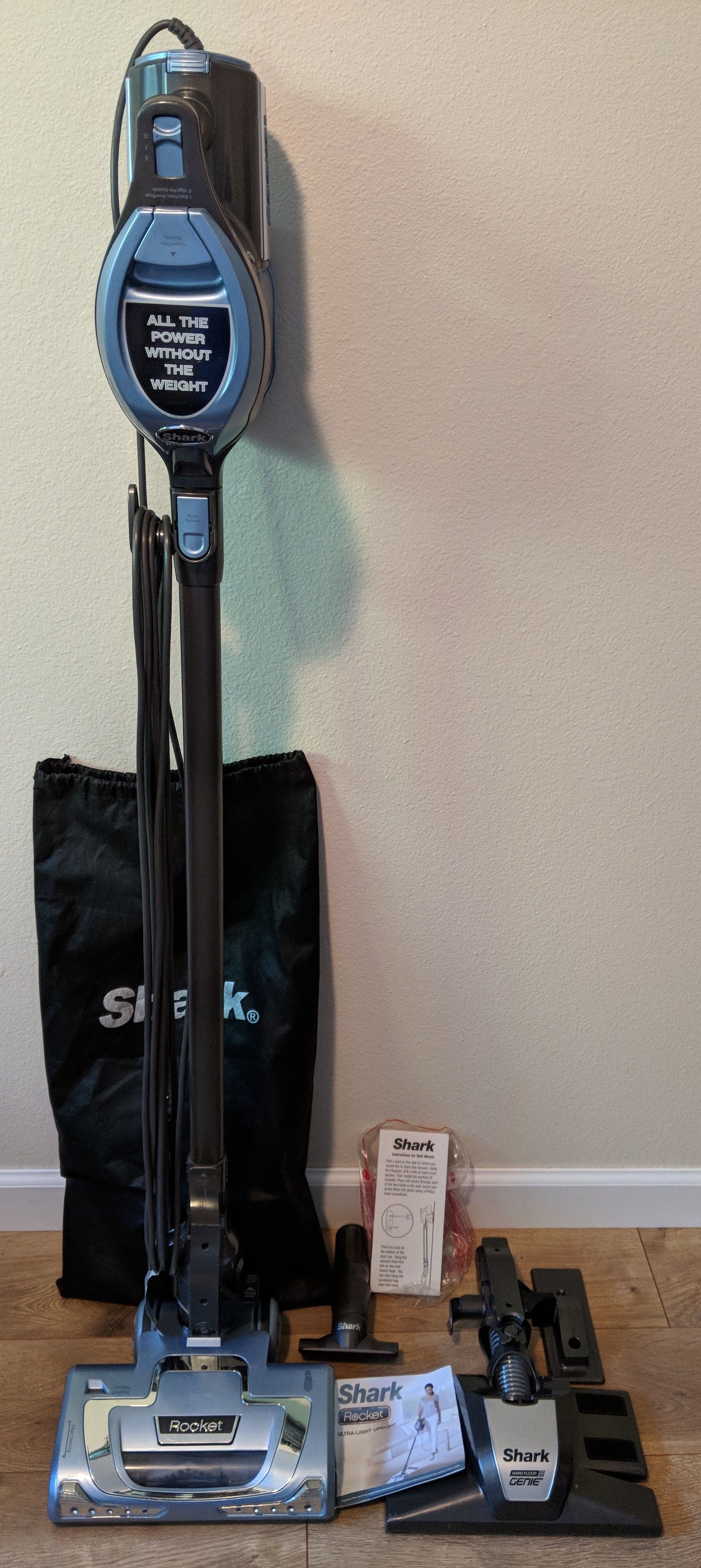 Shark Rocket vacuum cleaner UV450 - works and looks like new
