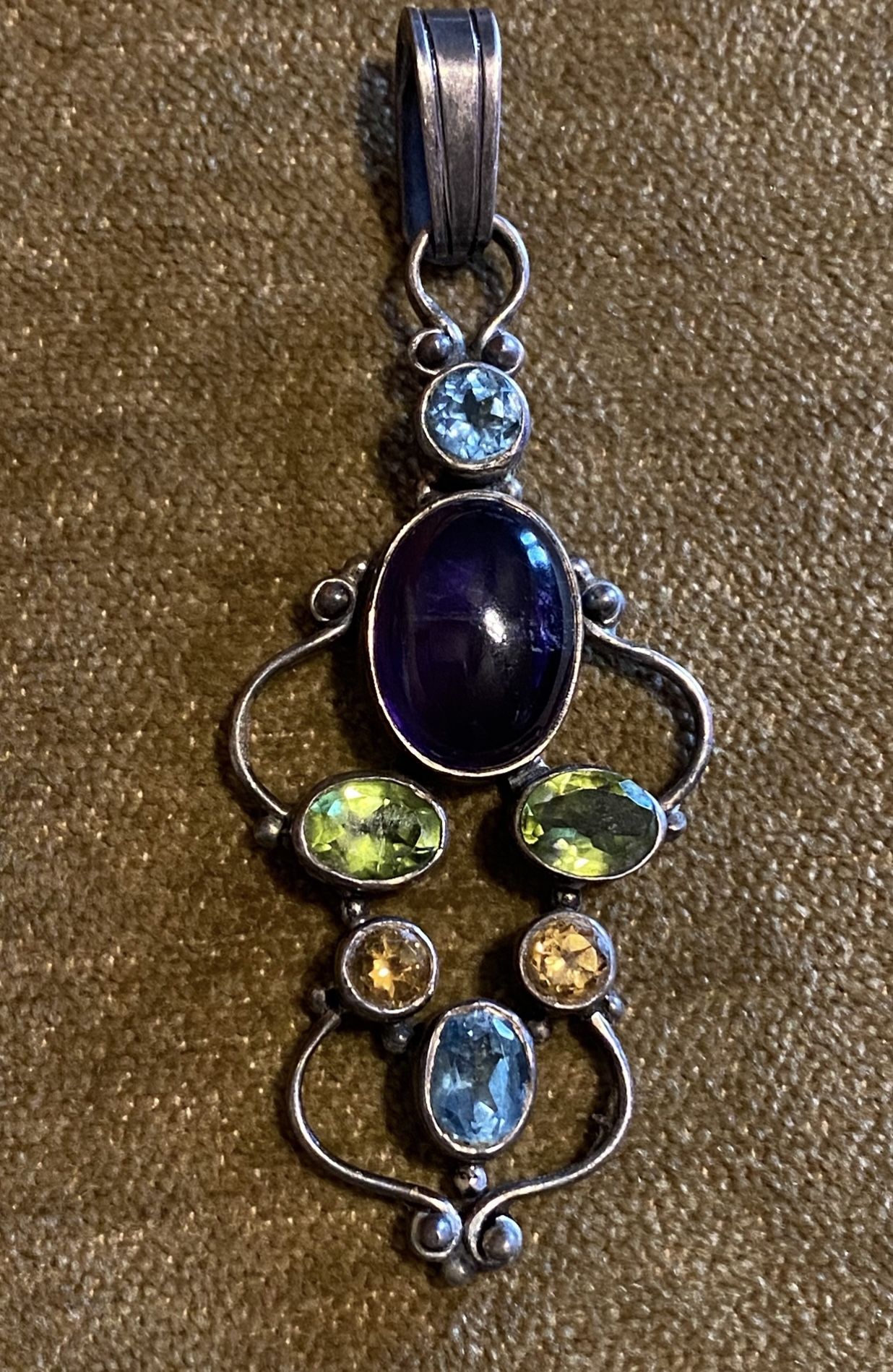 Gorgeous Vintage SS With Authentic Stones