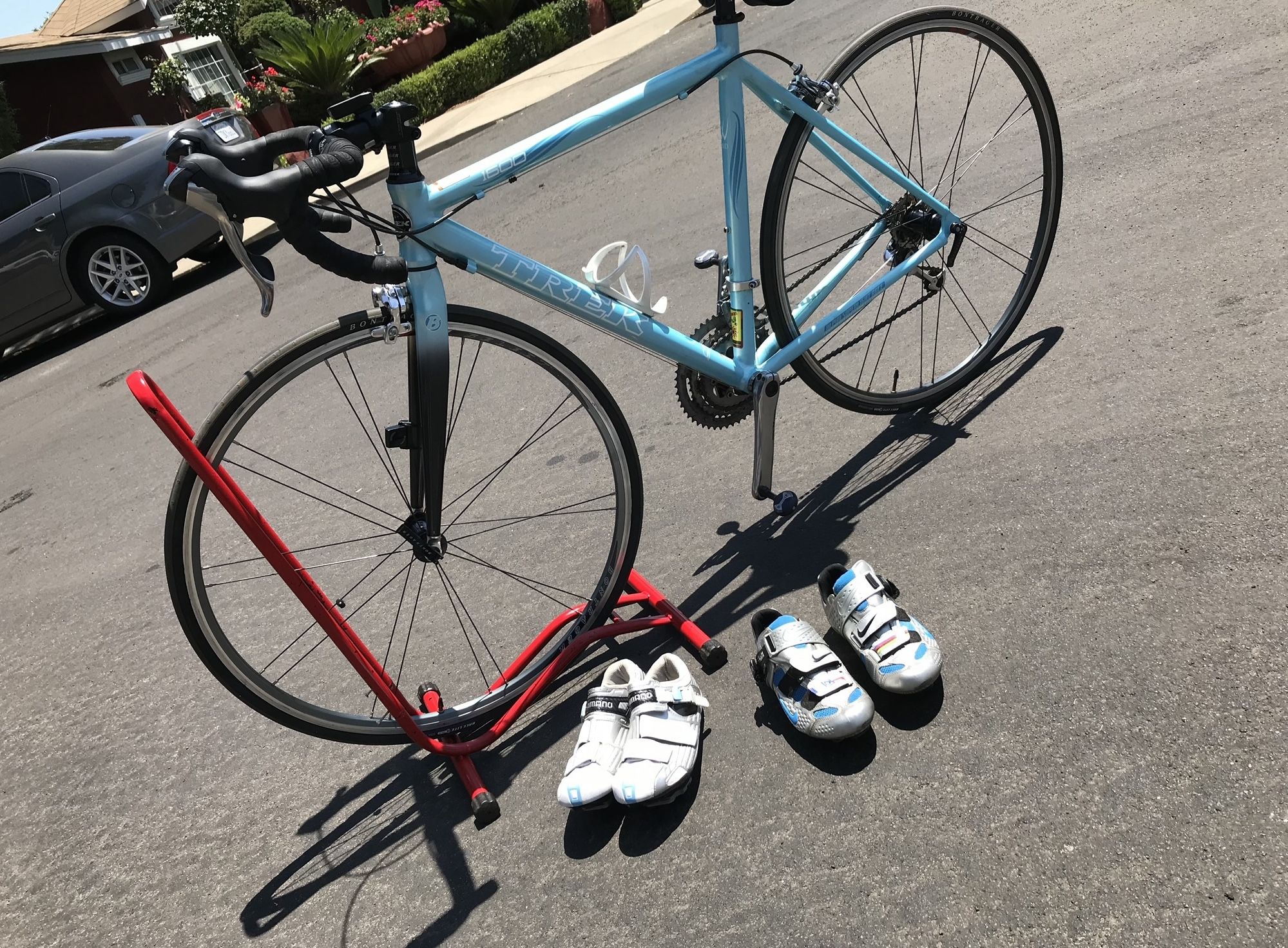 Trek 1600 WSD road bike great shape with 2 pairs Nike shoes ready to ride with manual 54’’ sz frame