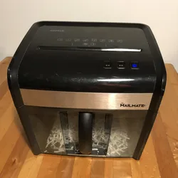 Staples Mailmate Shredder