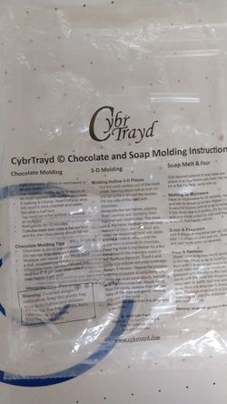 Chocolate/soap mold... Farm with chicken/pig/cow mold