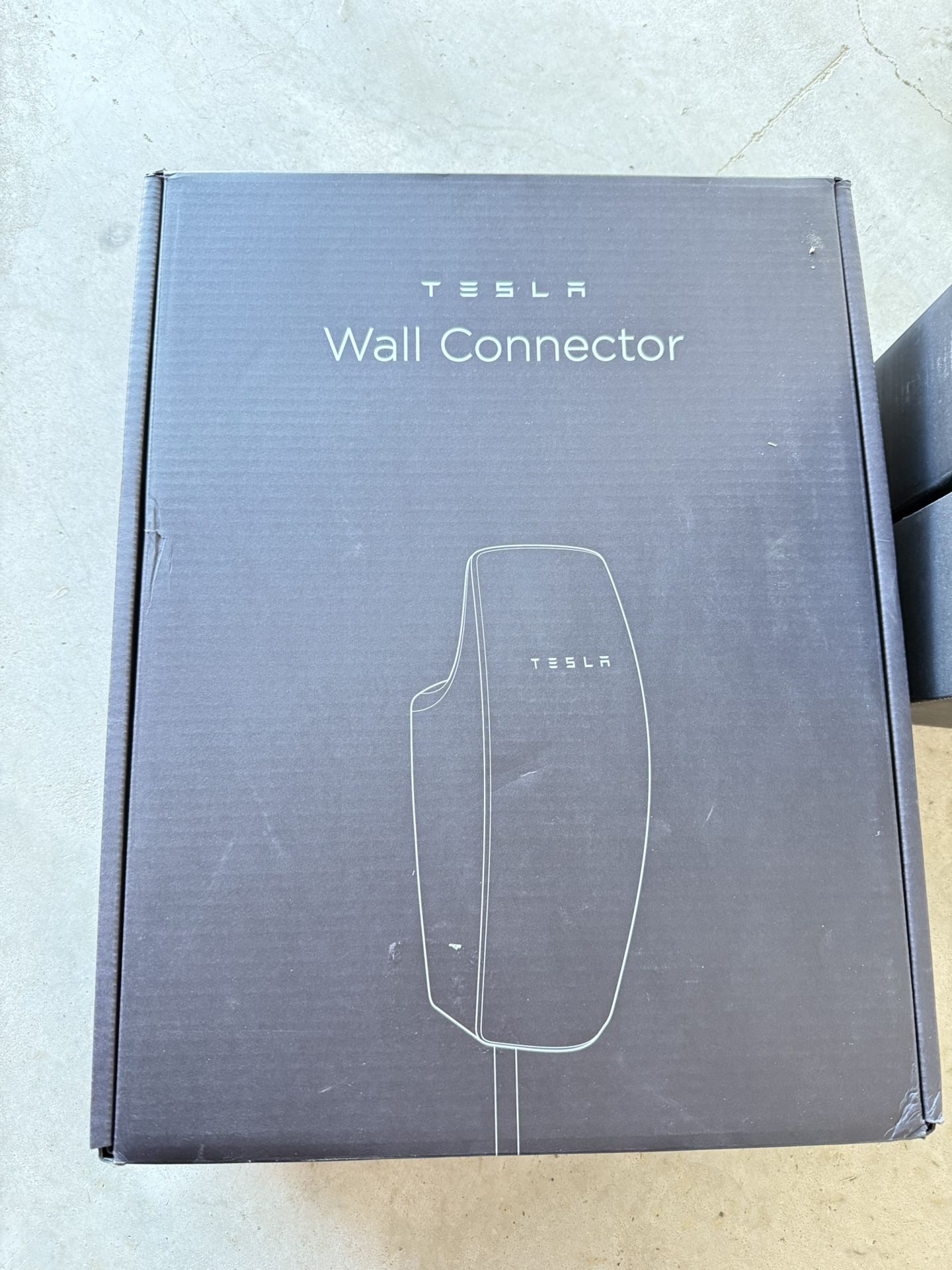 Tesla Wall Charger with two color matching face plate