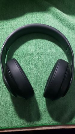 Black Beats Studio Wireless Headphones