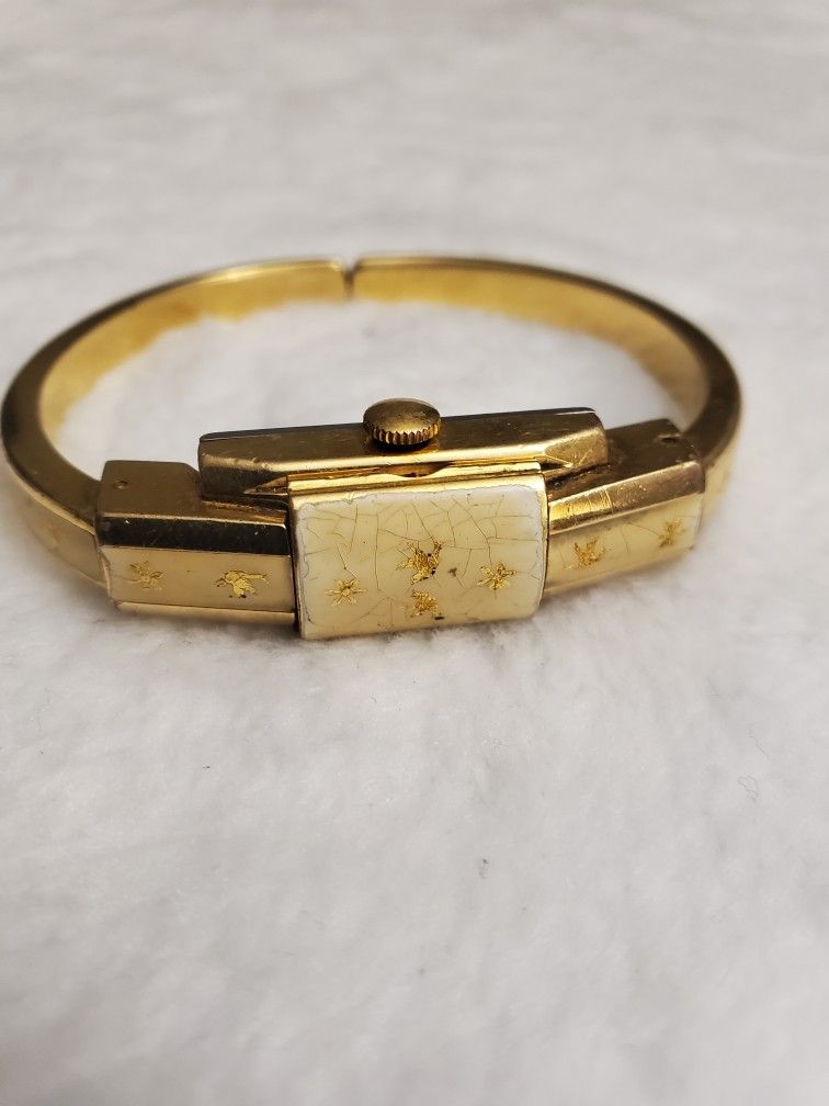 Albona 17 Jewls Peek A Boo Watch