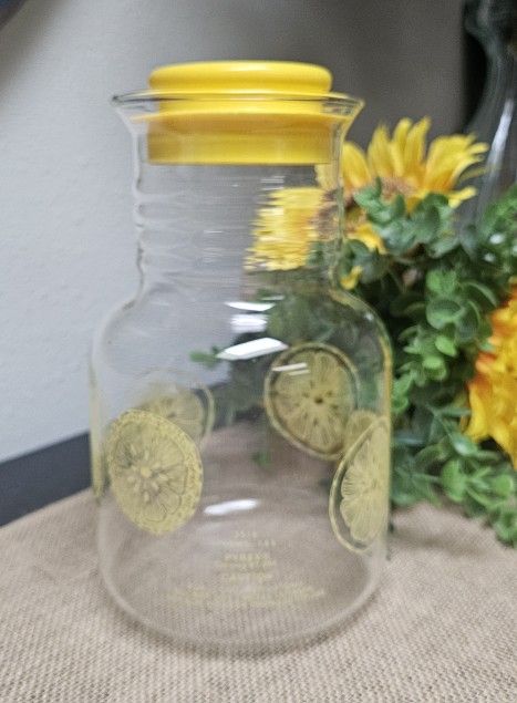Vintage Pyrex Lemon 1.5 Quart Carafe