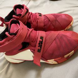 Nike Lebron Soldier IX “Think Pink” size 5y