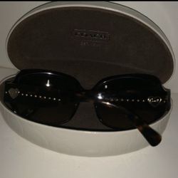 New authentic coach sun glasses lenses are tinted