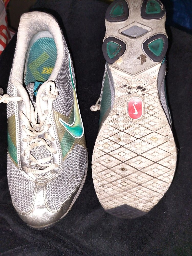 Size 9 Nikes