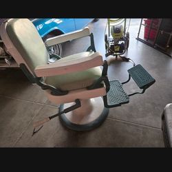 Vintage All Original Reliance Hydraulic Barber, tatto chair