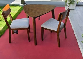 Ashley Furniture Lyncott triangle table and 2 chairs