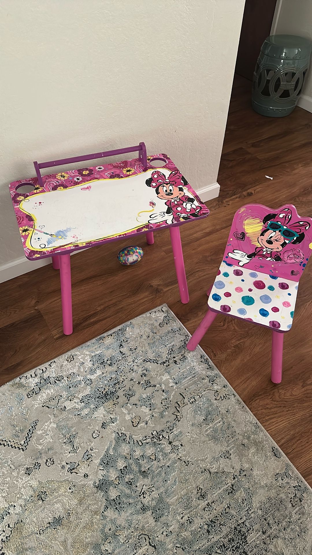 Minnie Mouse Drawing Table 
