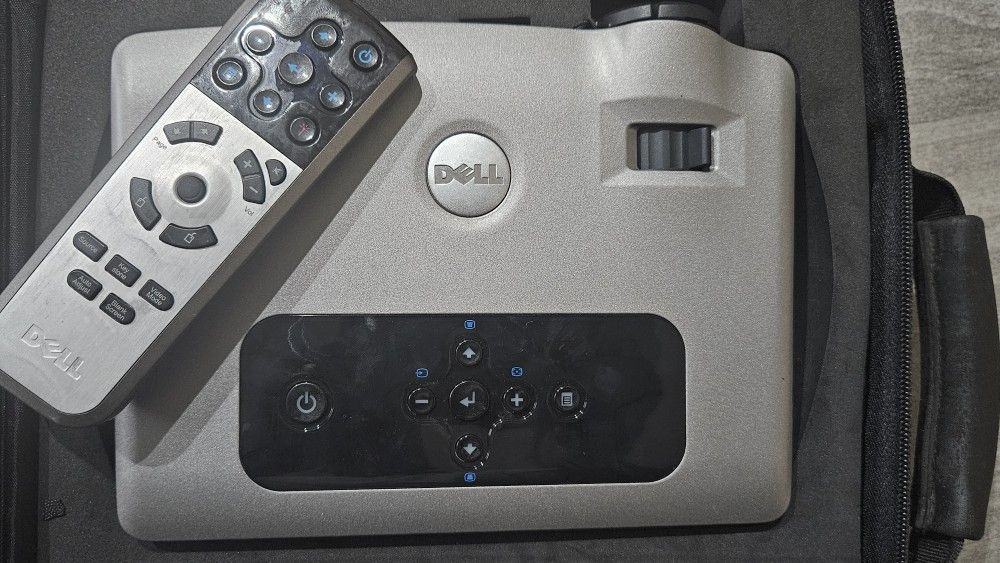 Dell 3400MP DLP Portable Projector with Case, Remote