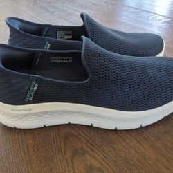 New Skechers Women's Slip On Sneakers Shoes, Size 8.5 W