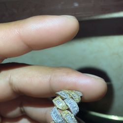 10K 1.04VVS Round / Baguettes Diamonds  .    Ring Size : 10