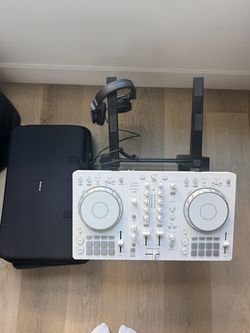 Pioneer DJ DDJ-FLX4 Complete DJ Setup Bundle – White