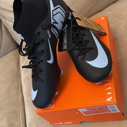 Soccer shoes taquetes